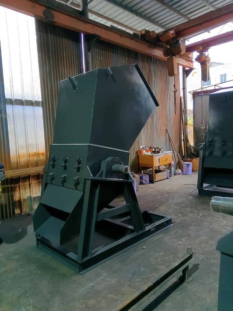 全面解析塑料破碎机 从单轴撕碎机到机头料粉碎机的应用与选择